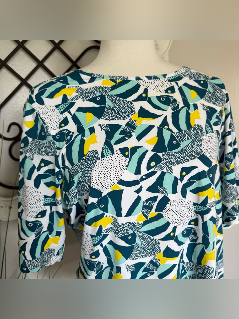 LANDS’ END Size Large Women’s Rash Guard - Fish Print - Picture 2 of 5